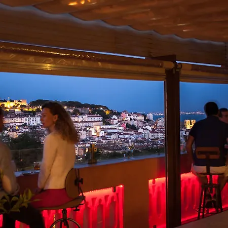 The Independente & Terrace Couette-café Lisboa