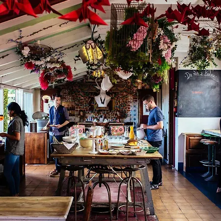The Independente & Terrace Couette-café Lisboa